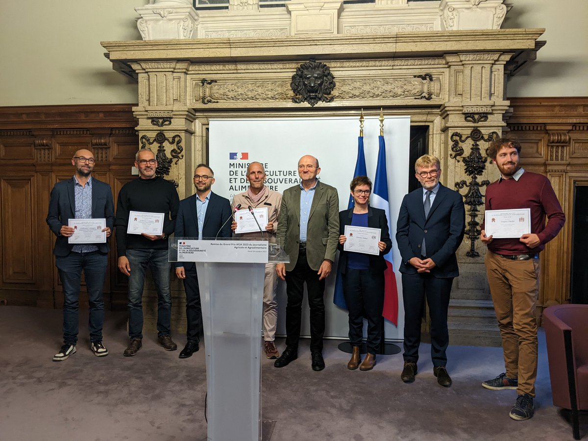 Remise des prix AFJA :
🏆Grand Prix presse écrite : <a href="/TanguyDhelin/">Tanguy Dhelin</a> @agrapresse
🏆Grand Prix audiovisuel : Guillaume Collanges, Sébastien Daycard-Heid et <a href="/YaskaCiyow/">Yassin Ciyow</a> <a href="/ARTEfr/">ARTE</a>
👏Mention spéciale : <a href="/PatriceMoyon/">Patrice Moyon</a> <a href="/OuestFrance/">Ouest-France</a>
🌱Prix Graine d’innovation : Florence Rabut <a href="/mag_vegetable/">magazine végétable</a>