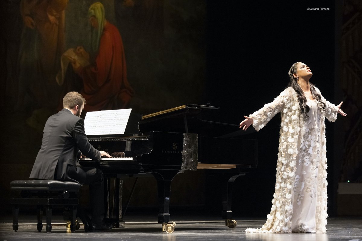 What a recital tour in China and Europe! Corriere della Sera: “Listening to Anna Netrebko is... an emotion that lingers even after leaving the theatre, satisfied, as one’s thoughts organize themselves to make room for her in one’s diary of precious memories…that never fade.”