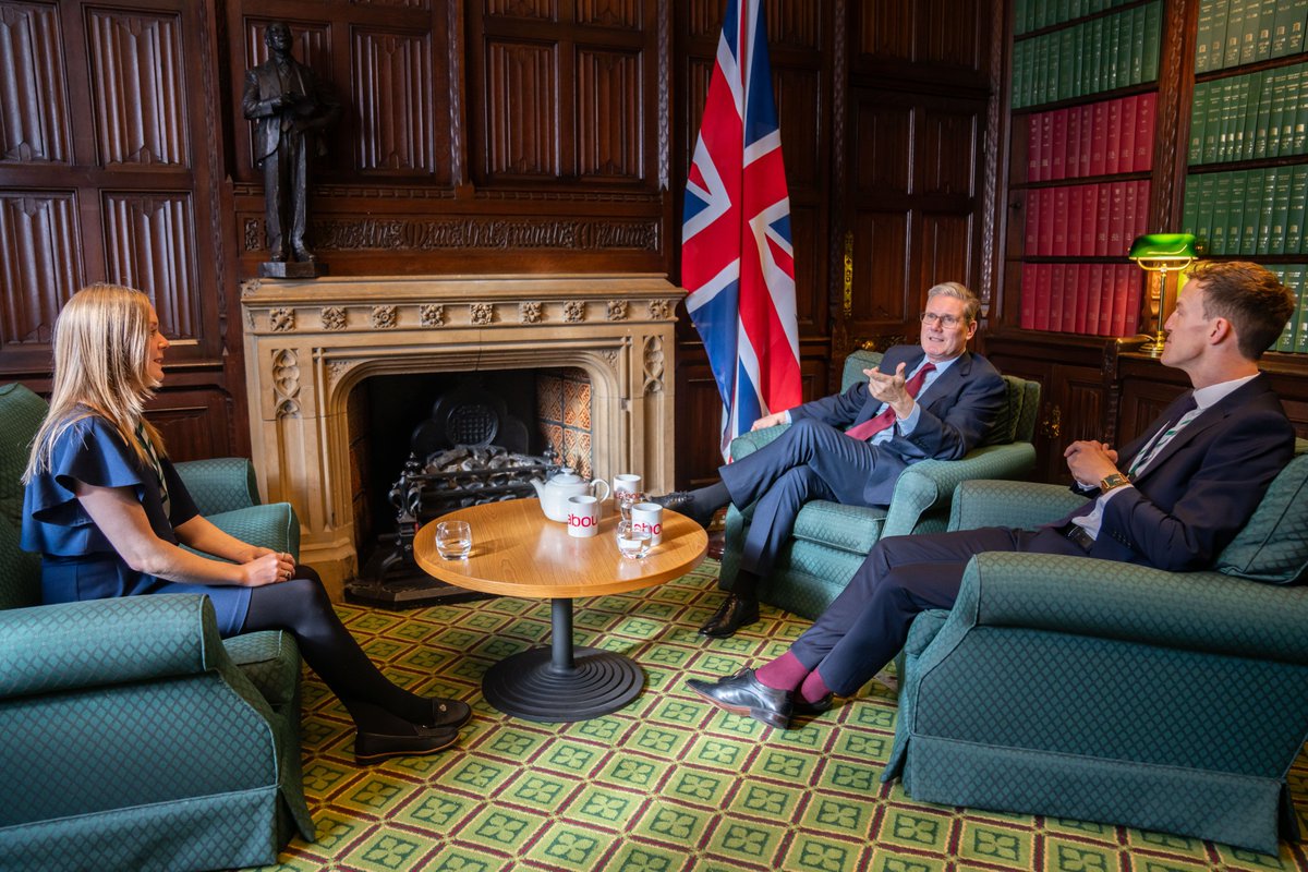 Keir_Starmer's tweet photo. Last week, voters in Tamworth and Mid Bedfordshire chose change.

It was great to welcome @SarahEdwardsTam and @alistrathern to Parliament as Labour's newest MPs. https://t.co/fIzFaN1Wiz