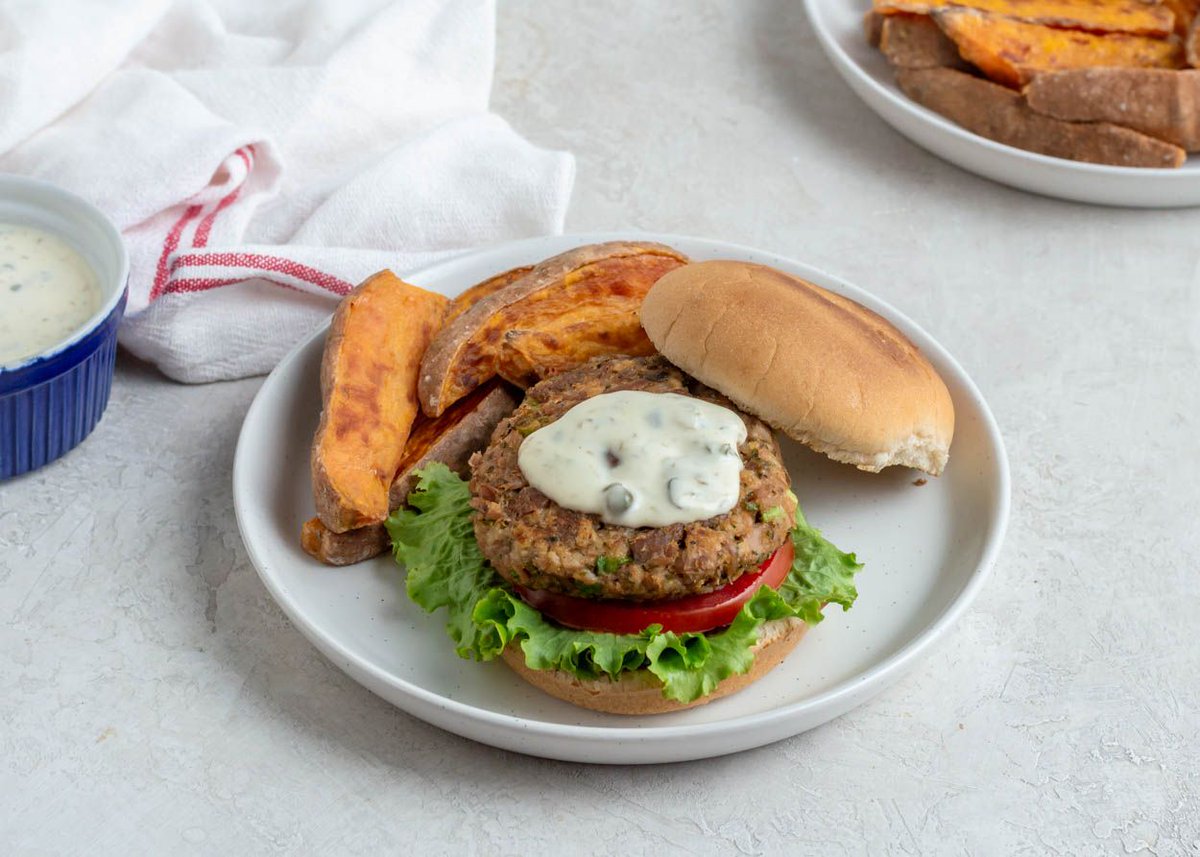 cooksmarts's tweet photo. Tuna Burger | Everyone needs a good pantry meal, and this one is an easy win anytime thanks to staples like canned tuna, panko, and dried herbs. It's easy to customize, and just a few fresh toppings make it feel "put together". | https://t.co/WZ8nlmKH6U #nowcooking https://t.co/Q8C89GtAnU