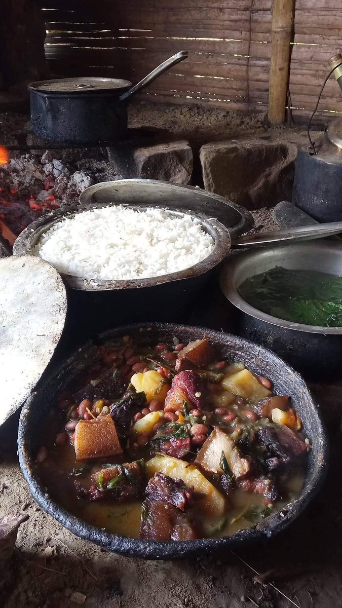 mizoraminsta's tweet photo. I ei chak em? π
(Rice and smoked pork cooked in a farm house)
Pic credit π· Patrick F Chawngthu
#vawksarep #vawksa #smokedpork #smokepork #pork #rice #chaw #chawhmeh #mizochawhmeh #mizofood #zofood #thlam #mizoram #mizoraminsta #northeastindia #riltam #eitur #food #mizocuisine https://t.co/HCAd8UfKpB