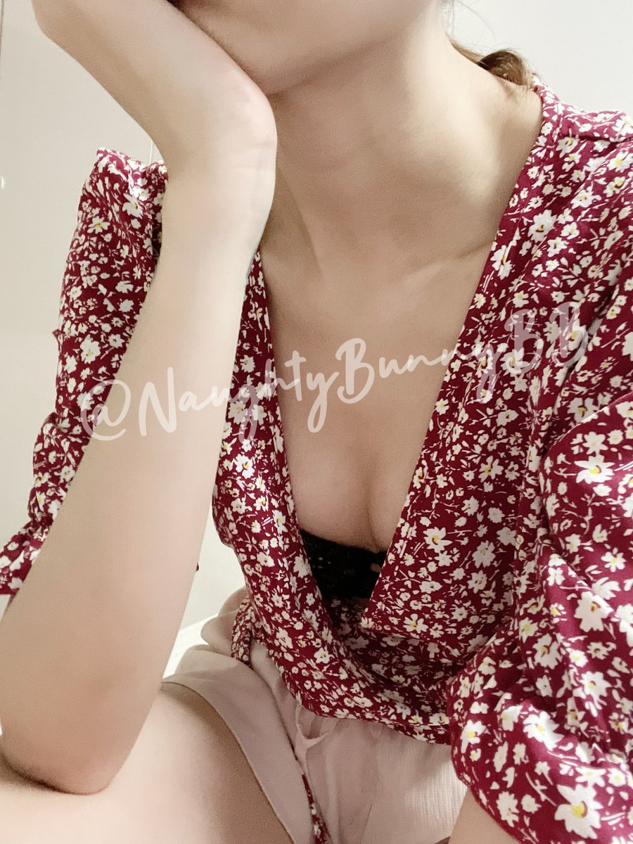 「一生一世」有可能嗎？
「共患難」定「共富貴」難？
有冇一定唔偷食嘅另一半？
仲講呢啲係咪太old school??? 

#OL #走光 #長腿 #黑絲 #港女 #腿控 #淫女hk #任性 #性感 #鎖骨 #腳膠 #腳趾 #強制高潮 #樹窿