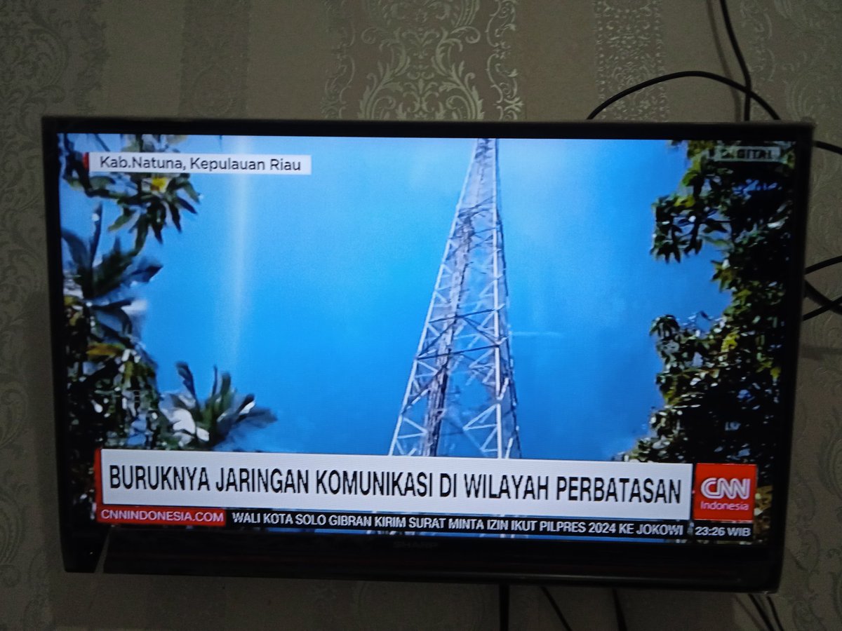 Arpandi3's tweet photo. Sangat miris, buruknya jaringan komunikasi di pulau perbatasan Indonesia. Pulau itu bernama pulau Laut salah satu pulau terluar yang ada di Natuna Kepulauan Riau. Letak geografisnya pulau ini berada di laut China selatan berbatasan langsung dengan 3 negara. https://t.co/XtRo9NbRgv