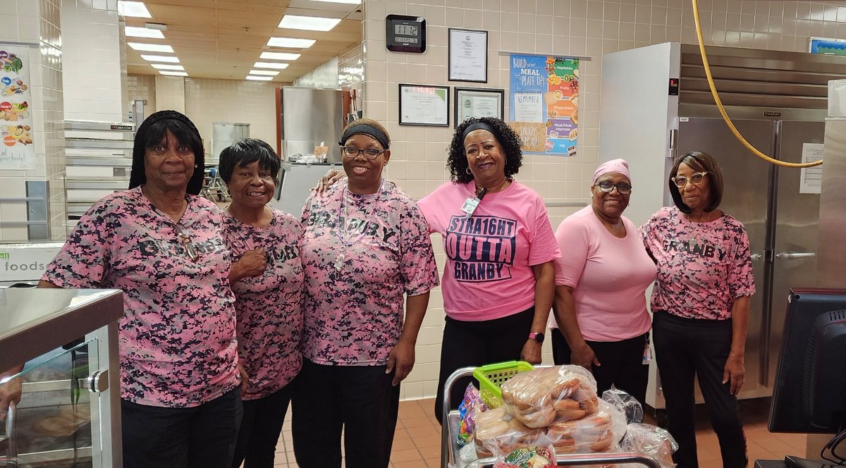 Look at #GranbyHigh’s <a href="/SchoolMeals_NPS/">School Nutrition NPS</a> staff in their pink for #NationalBreastCancerAwarenessMonth! 🩷💖🩷