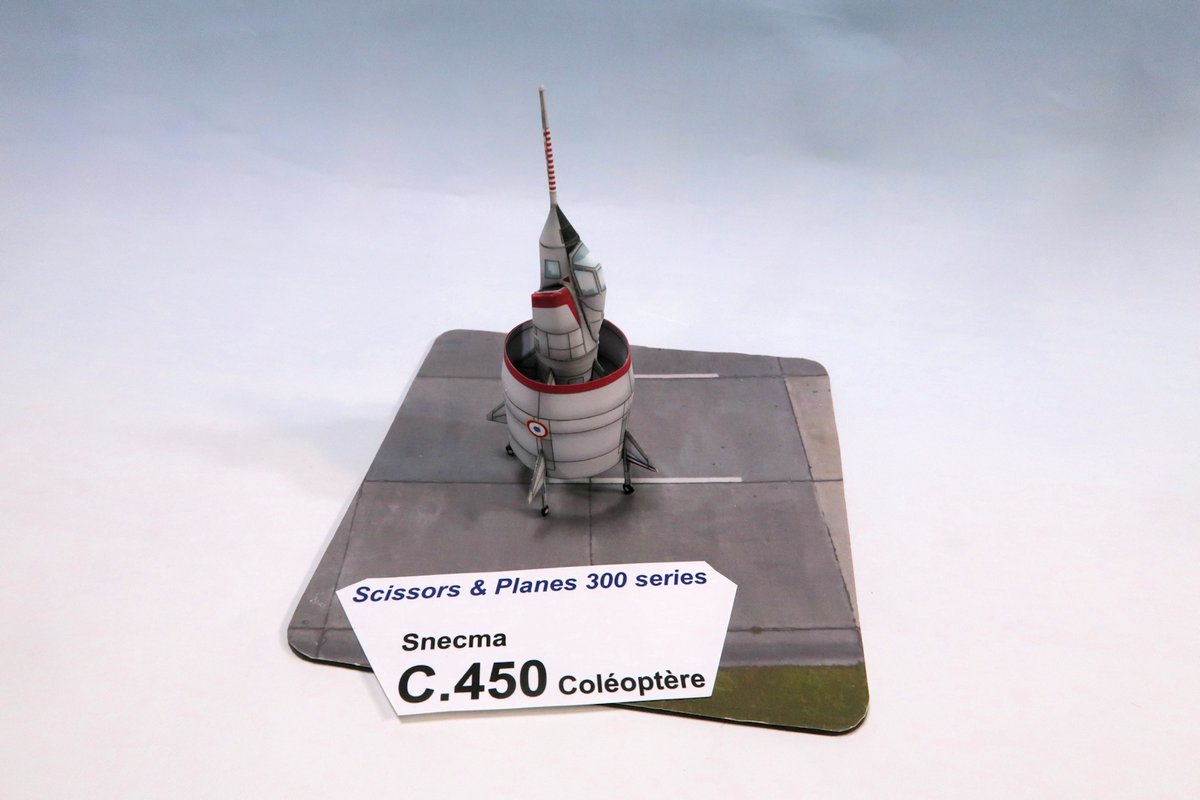 radar_hit4's tweet photo. #ペーパークラフト
SNECMA C450 coleoptere 
(scissors and planes) 1:144
コレオプテール完成です、1:300スケール型紙からの
拡大なのでディティールは色々緩いですが
面白い構造の機体を楽しめました、まぁ今月面白いものばかりですが https://t.co/7k6irHCj1v