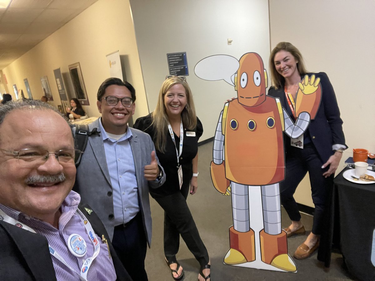 purplenxp7's tweet photo. #DigCitCon #DigCitLA #AALA
AALA, MACES, BrainPop making it work at LACOE- Bring it AI https://t.co/hjnferUNMg