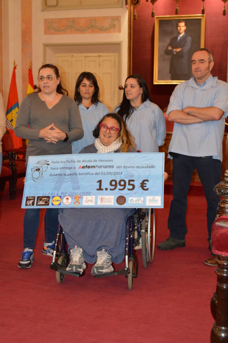 PSOEAlcaladeH's tweet photo. Esta tarde se ha entregado el cheque solidario de la peña @Pichis_Alcala a la Federación de Enfermos de Esclerosis Múltiple del Corredor del Henares @aefemhenares.

Nuestros concejales @MariaArangurenV y @raulhemo no han querido perdérselo. 

Gracias por vuestra increíble labor! https://t.co/zY0VLr6sWR