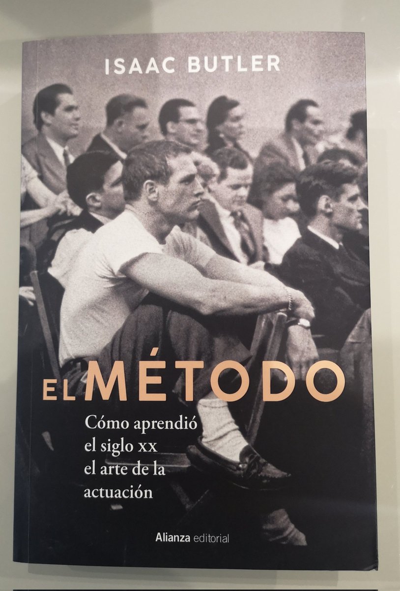 PALOMITERO's tweet photo. .@alianza_ed ha lanzado un muy interesante estudio sobre #Stanislavski, titulado #ElMétodo, muy bien escrito por el crítico teatral #IsaacButler y que se lee con facilidad. Volumen divertido, resulta apasionante para los amantes de las artes escénicas. ¡Importante hallazgo! 👋👋 https://t.co/BZ3aEfvhGd