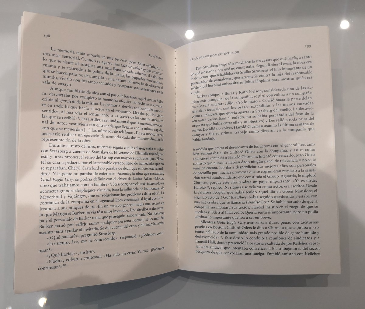 PALOMITERO's tweet photo. .@alianza_ed ha lanzado un muy interesante estudio sobre #Stanislavski, titulado #ElMétodo, muy bien escrito por el crítico teatral #IsaacButler y que se lee con facilidad. Volumen divertido, resulta apasionante para los amantes de las artes escénicas. ¡Importante hallazgo! 👋👋 https://t.co/BZ3aEfvhGd