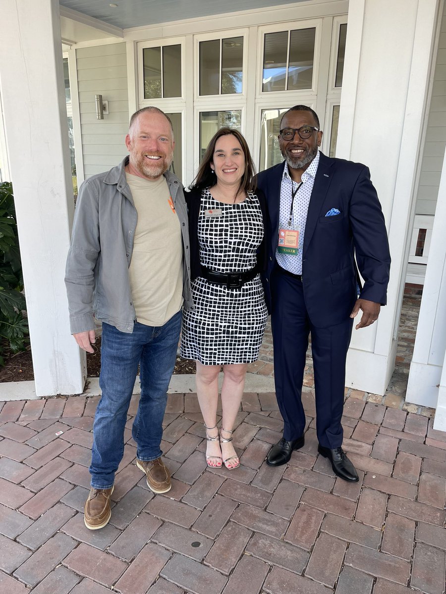 1of2vics's tweet photo. I ran into some old friends at the Addiction Professionals of NC Conference where I will be presenting this afternoon. #APNC @SaraMHowe @thebrentmcginty @afspnational @NationalCouncil @addictionprofs https://t.co/uzl6Ps9hXT