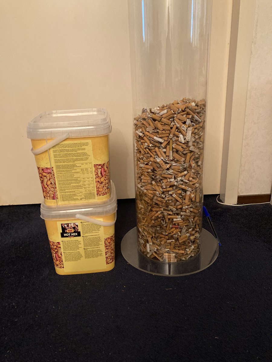 CZappoz's tweet photo. Vandaag bracht de peukentrip me naar Wassenaar, waar ik bij Maria Vogels van de Wassenaarse Bermbrigade 4.953 getelde #sigarettenfilters ophaalde.
Dank voor de leuke ontvangst en de gedoneerde peuken!
#plasticpeukmeuk
#nocigarettefilterplease
#nofilterplease
#plasticbuttsmut https://t.co/vsa19aeJUM