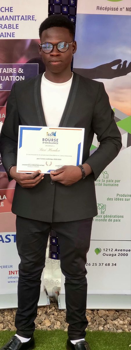 C'est avec un grand plaisir  que notre Institut m'a décernée cette *BOURSE D'EXCELLENCE* le 20 Octobre 2023 en présence de plusieurs autorités sous la couverture médiatique de la Chaîne de Télévision Bf1.