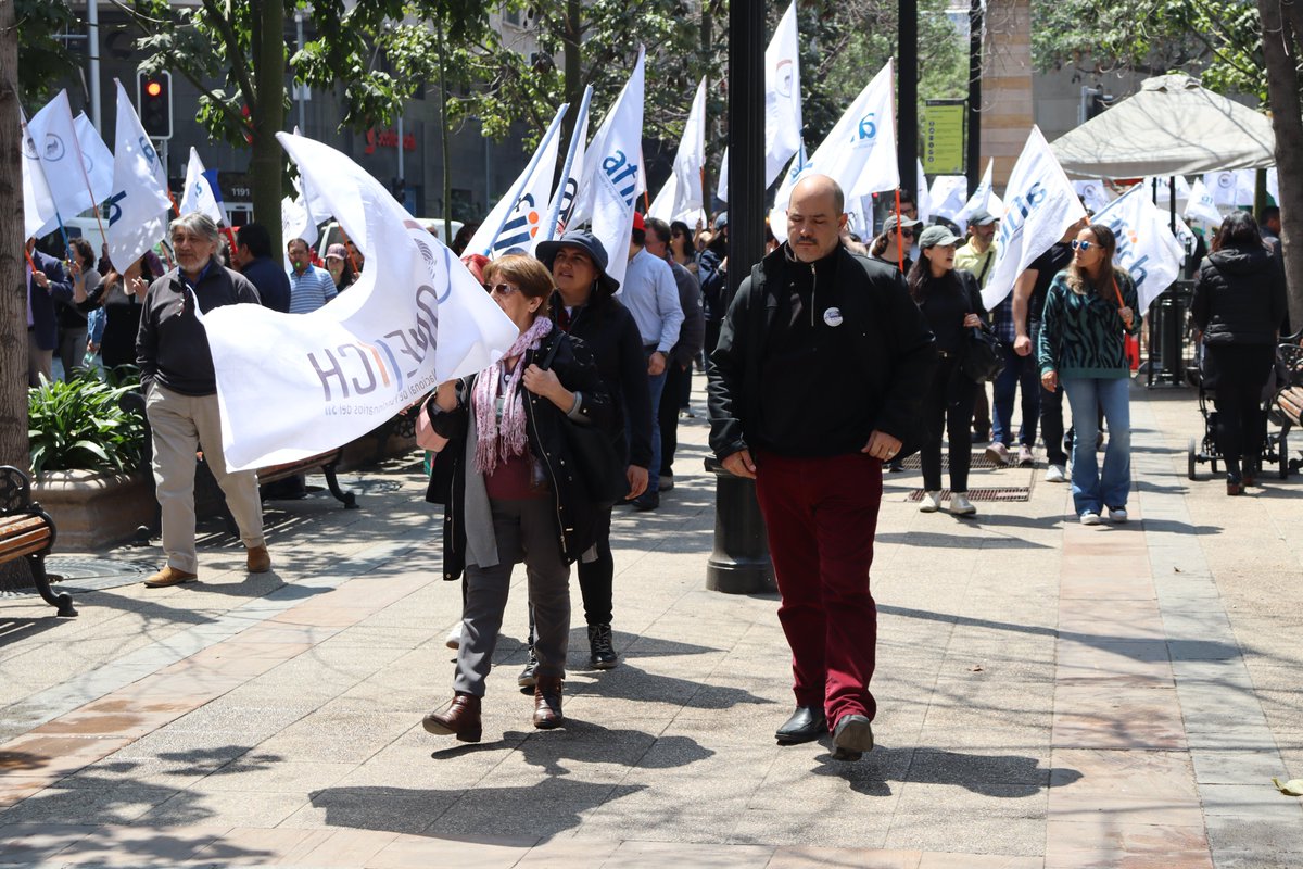 anefchile's tweet photo. 📸Una vez más dirigentes nacionales de la Agrupación solidarizaron con la jornada de manifestación.
#ANEFPresente #SIIEnParo https://t.co/sYFAubKIyA