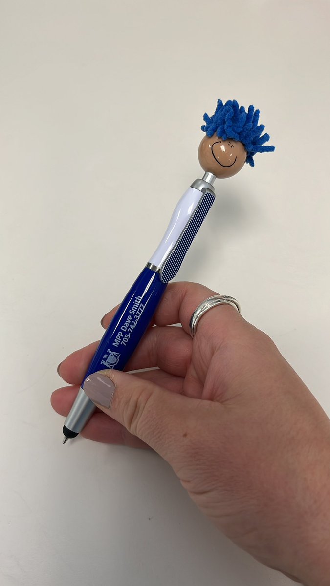 LexiEnsor's tweet photo. I’d be hard pressed to find a better pen than the one that @DaveSmithPtbo gave me last week. Thanks for the pen, and great meeting you, Dave! #ONPoli https://t.co/mvT2HKzn3n