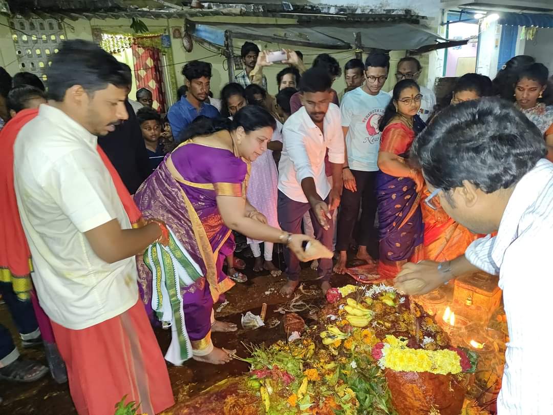 Kiranjsp99's tweet photo. ఈరోజు విజయనగరం జిల్లా లో రాష్ట్ర ప్రధాన కార్యదర్శి, విజయనగరం అసెంబ్లీ ఇంచార్జి శ్రీ మతి పాలవలస యశస్వి గారు హుకుంపేట లో పైదితల్లి అమ్మవారు సిరిమనినీ దర్శించుకోవడం జరిగింది.
@yasasviofficial
#JSPSocialActivities
#JanaSenaParty https://t.co/SRXb9nYYBs