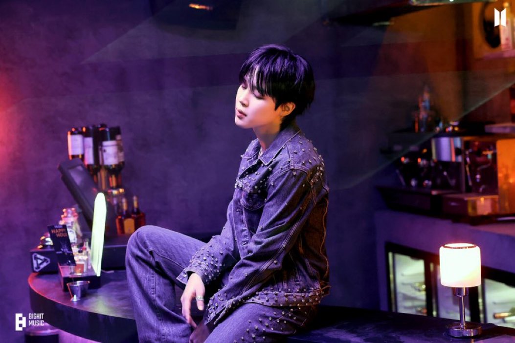 PopTodayNews's tweet photo. Jimin's "Like Crazy" is now the longest charting song by a K-soloist on Billboard Global 200! (30 weeks) https://t.co/KAzmJJe2k1