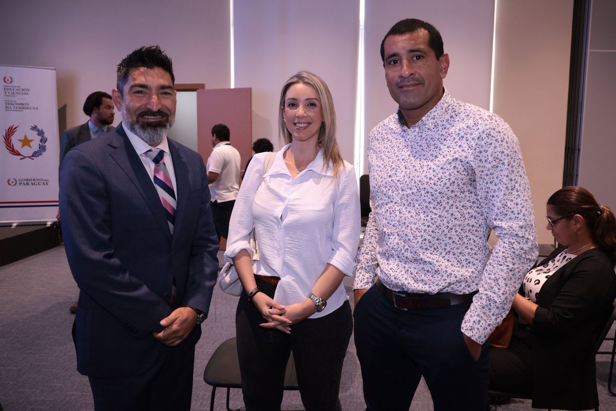 APFOficial's tweet photo. El fútbol profesional y la educación se unen para beneficio de los jóvenes paraguayos 🤝

Hoy, somos partícipes del inicio del programa ""Retomá tus estudios"" en la Sede Central de la APF.

✅ @MECpy | @OEIParaguay | @FIFProAmerica | @CONMEBOL https://t.co/tzVlixjoZm