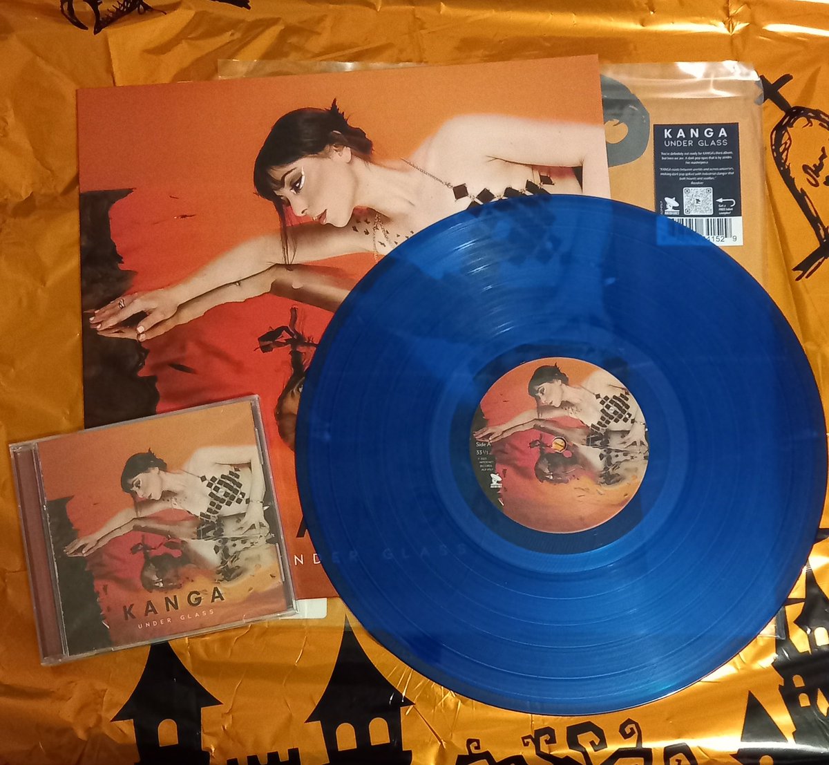 Pretty quick delivery from USA as only came out couple of weeks ago.
Love the blue vinyl contrast with the orange.
Give it a listen people. It's boss.
#Kanga #underglass <a href="/KANGAkult/">KANGA</a>