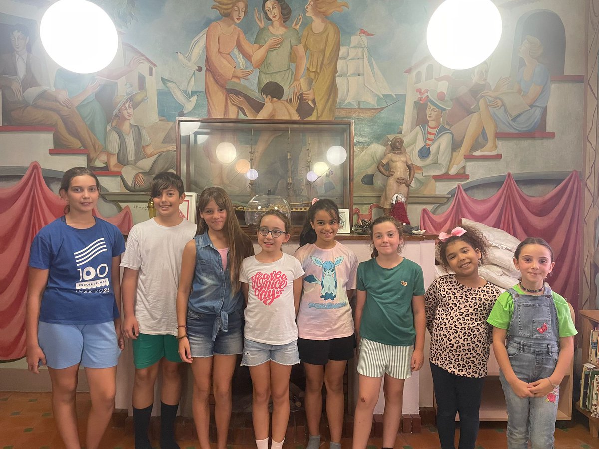 Escola_del_Mar's tweet photo. Avui dia de les biblioteques, us presentem les bibliotecàries i bibliotecari d’aquest curs!!! Visca la lectura! https://t.co/mgRENFrHBq