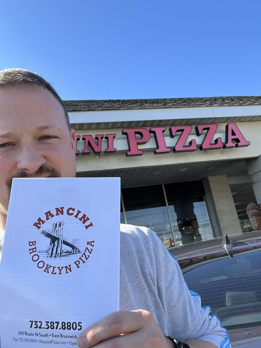 Shoutout to Vito at Mancini pizza in East Brunswick. Looking forward to another #grandmapizza slice and a delicious partnership #lifeatatt <a href="/TadrosPatrick/">Patrick Tadros</a> #winlocal @theeastregion <a href="/ATT/">AT&T</a>