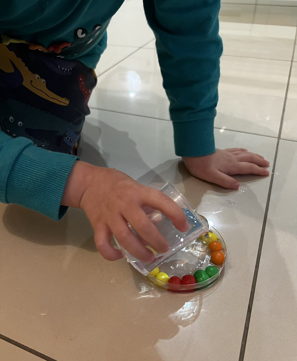 MrsMBowes's tweet photo. Four year old’s latest obsession is ‘can we do a science experiment?’ 🥰 https://t.co/Abm89MD4Fu
