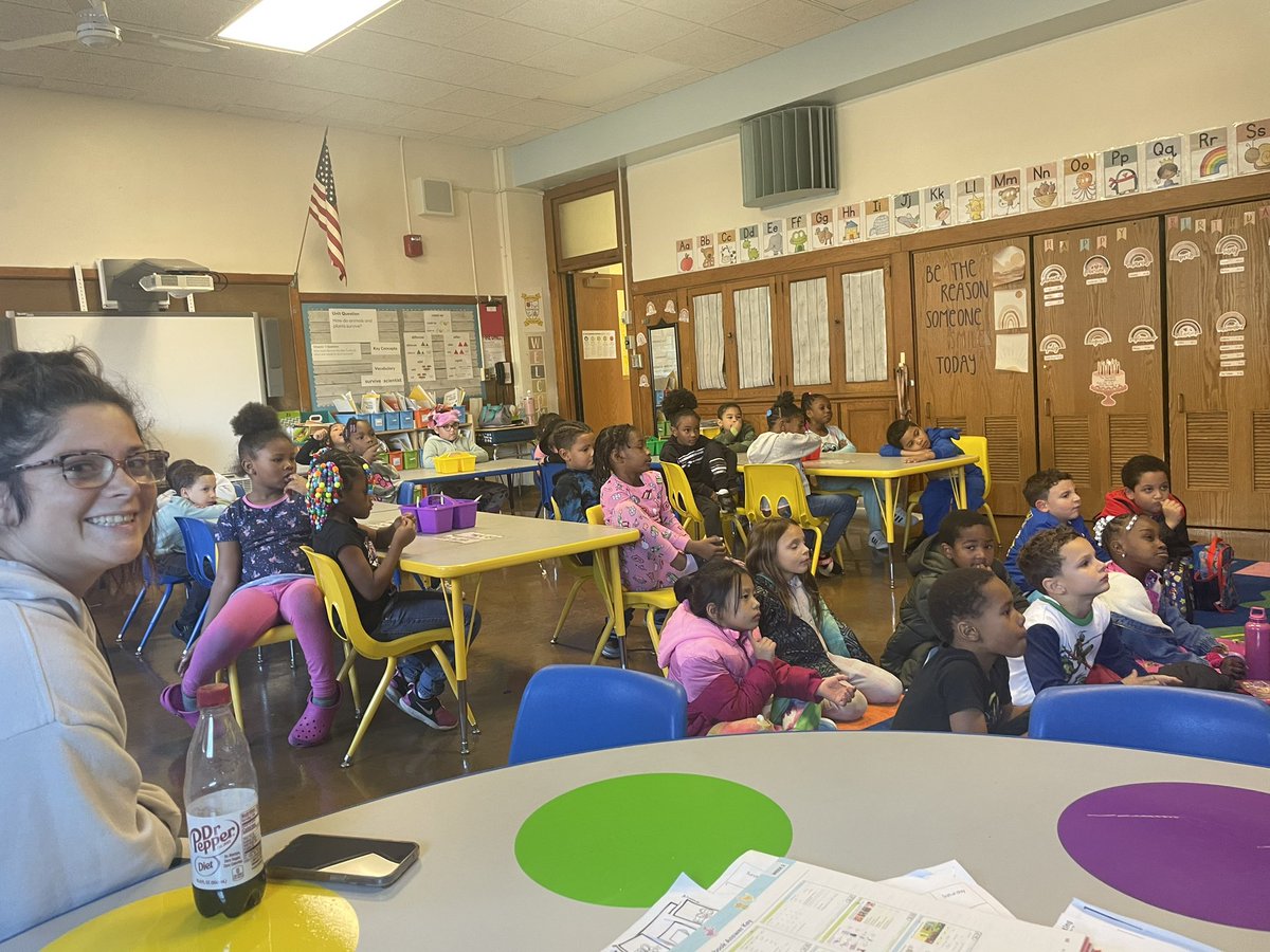 What grade level can combine and sit in silence with incredible focus during story time?

Our 1st graders can! 

#ONERCSD
#townson39