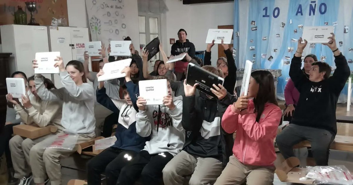 DTE_region23's tweet photo. 🏫🧑🏼💻En #Pasman, estudiantes de nivel secundario recibieron su netbook a través del programa Conectar Igualdad 💻💙
@BAeducacion @DTE_BA @AlbertoSileoni @ClaudiaBracchi1 @salbarracin @vis
#EstadoPresente https://t.co/zZcG1woYiJ