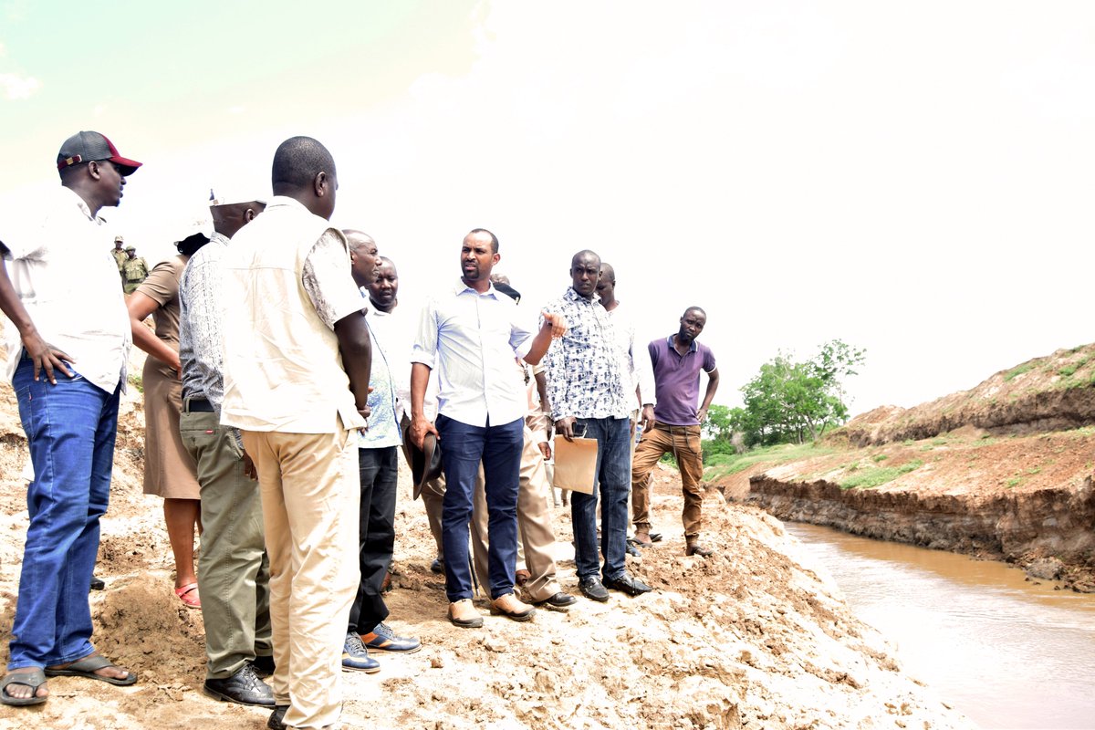TardaKE's tweet image. TARDA HOSTS PRINCIPAL SECRETARIES TO ASSESS PROGRESS OF TDIP PROJECT 

1. @TardaKE was honoured to host P.S. State Dept. for ASALs &amp;amp; Regional Development @regional_dev Mr. Harsama Kello @harsama_kello &amp;amp; P.S. State Department for Roads Eng. Joseph Mbugua today at the #TDIP Project