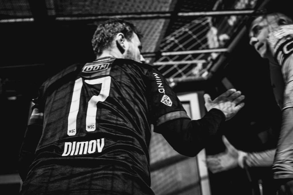 Update Philip Dimov:

Das Wichtigste zuerst: Philip ist heute aufgewacht. Er hat die Augen geöffnet und ist ansprechbar. Ein erster Etappensieg, nicht zuletzt dank Dimis Willenskraft. 1/2