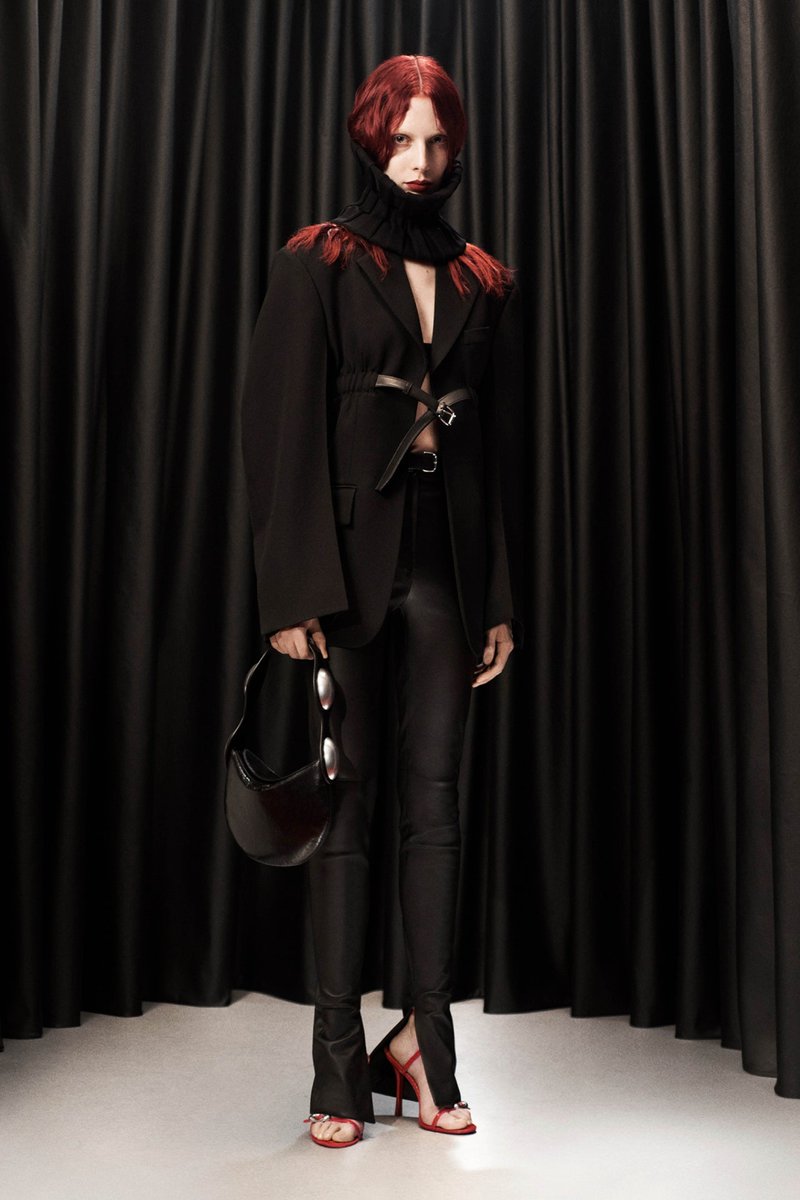 kendam_com's tweet image. Alexander Wang Resort 2024 collection lookbook (31 outfits) kendam.com/news/lookbooks…

#AlexanderWang #Resort2024 #Lookbooks #Fashion #Kendam