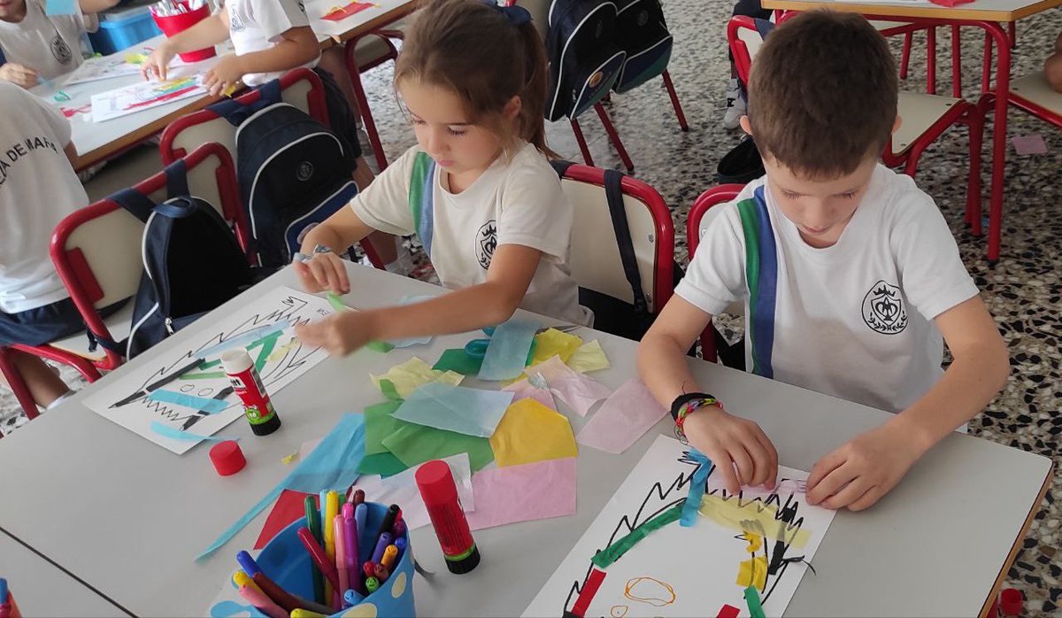pmariagrao's tweet photo. A Infantil ens visita "El monstre de colors" Amb les seues emocions i colors ens ajuda a gestionar i identificar les nostres. Gràcies Monstre!!🥰
#educacióninfantil #monstredecolors #delobuenolomejor #purezademaria #clasedelosartistas #pmariagrao https://t.co/Jf5GfbXpeT