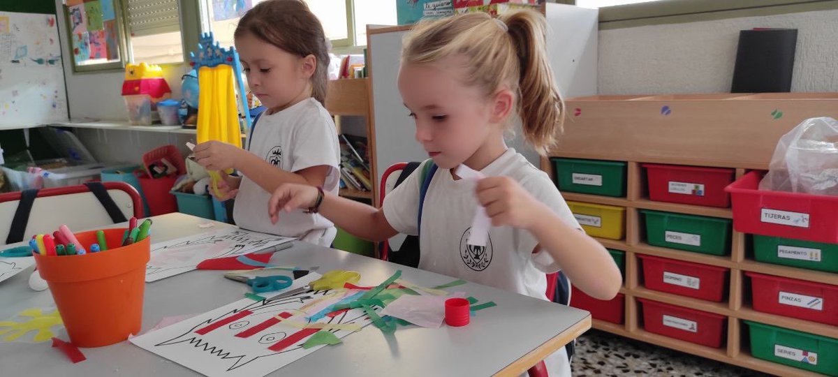 pmariagrao's tweet photo. A Infantil ens visita "El monstre de colors" Amb les seues emocions i colors ens ajuda a gestionar i identificar les nostres. Gràcies Monstre!!🥰
#educacióninfantil #monstredecolors #delobuenolomejor #purezademaria #clasedelosartistas #pmariagrao https://t.co/Jf5GfbXpeT