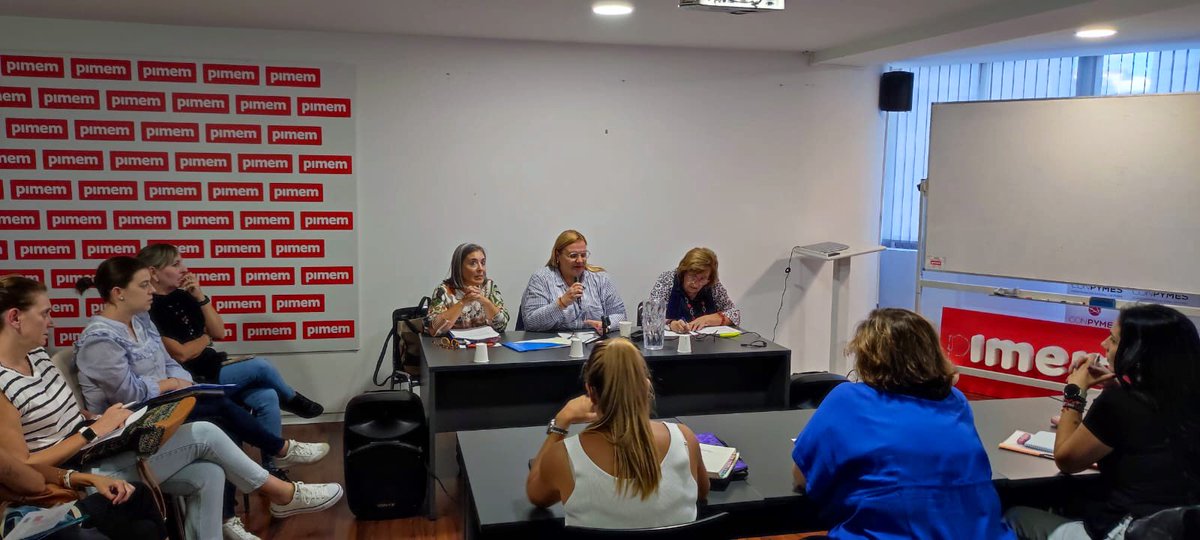imasmallorca's tweet photo. 📢 Obert el procés perquè els centres d'atenció infantil es puguin acreditar‼️
🔵 La vicepresidenta de l'IMAS ha resolt dubtes sobre la nova norma que dona seguretat a infants, famílies i professionals a centres #PIMEM.
🔎 Tota la info a web IMAS i seu electrònica @ConselldeMca https://t.co/HC6sxBiiAQ