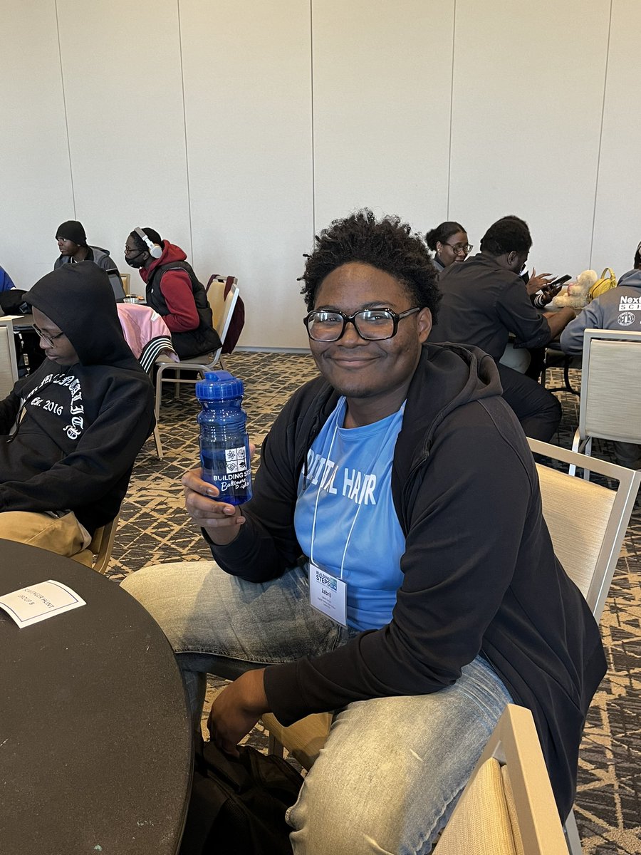 BuildingSTEPS's tweet image. Some new Building STEPS water bottles to keep our students hydrated and ready to learn! #collegeaccess #studentlove
