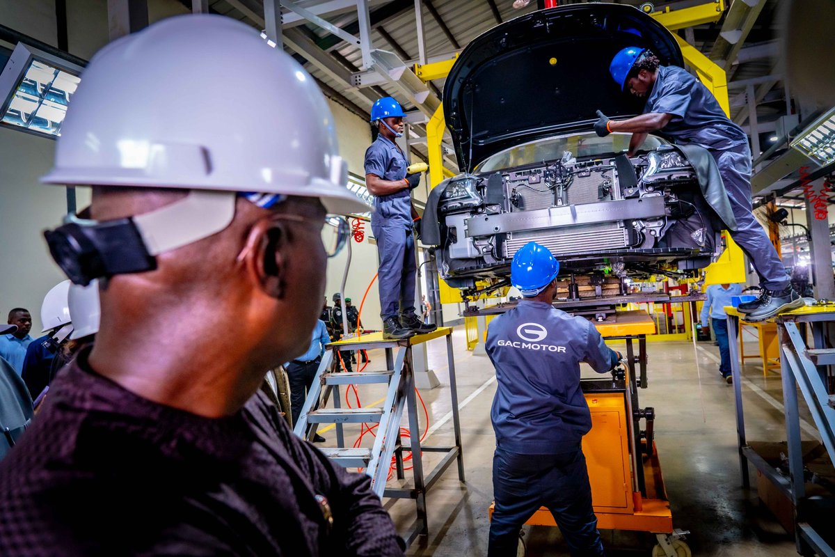 Mr_JAGs's tweet photo. UPDATE: Governor of Lagos State, Mr @jidesanwoolu today at the Completion Ceremony of the GAC Car Assembly Plant and the First 2000 Vehicles Assembled by GAC Motors at Plot 38A, Wemco Road, Ogba, Ikeja, Lagos. 

The Lagos State Government and CIG Motors Company Limited signed a Memorandum of Understanding (MoU) in September 2020; while the Joint Venture Agreement (JVA) was executed in March 2021; 

1. To establish the GAC Motor Nigeria CKD factory in Ogba 

2. The LAGRIDE project - 1000 brand new GAC cars for smart taxi in Lagos.

#GACAssemblyPlant 
#GreaterLagosRising
