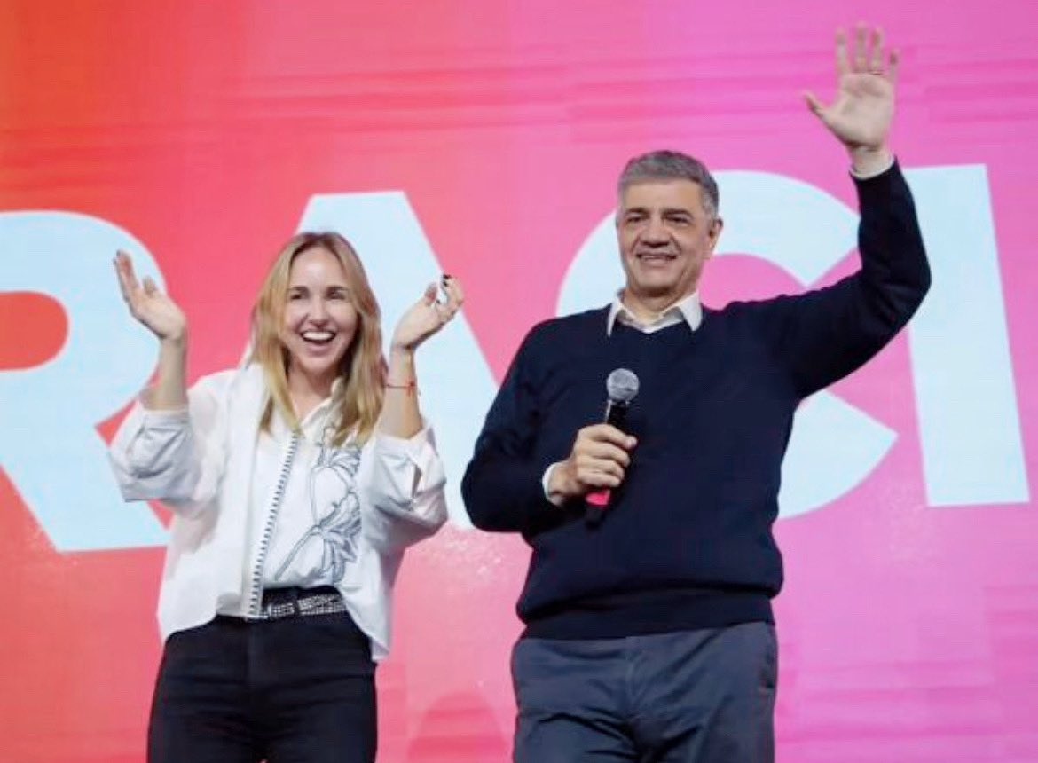 HABEMUS Jefe de Gobierno y ViceJefa! 
Orgullo PRO 💛 Felicitaciones <a href="/jorgemacri/">Jorge Macri</a> y <a href="/claramuzzio/">Clara Muzzio</a> ! 
Vayamos por mas! Sigamos trabajando para transformar la Ciudad y mejorar la calidad de vida de los Porteños!