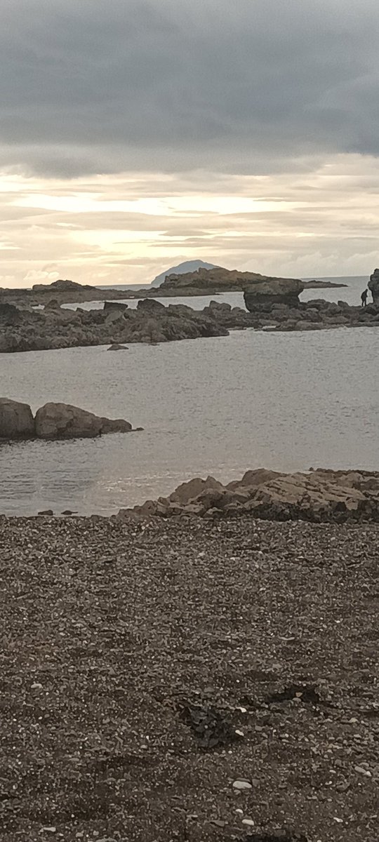 theappstutor's tweet photo. @JuliaBradbury walking myself Happy in Dunure, South Ayrshire. Loving your book. https://t.co/TprJqsmN1u