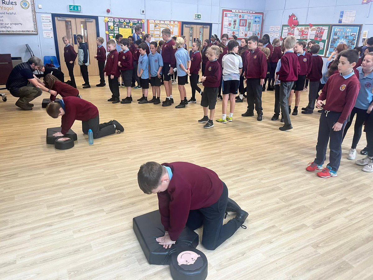 whitchurchprm's tweet photo. Year 6 learning lifesaving skills in a workshop given by New Directions. #WPSY6 @ndeducation https://t.co/kEQm7aDOBh