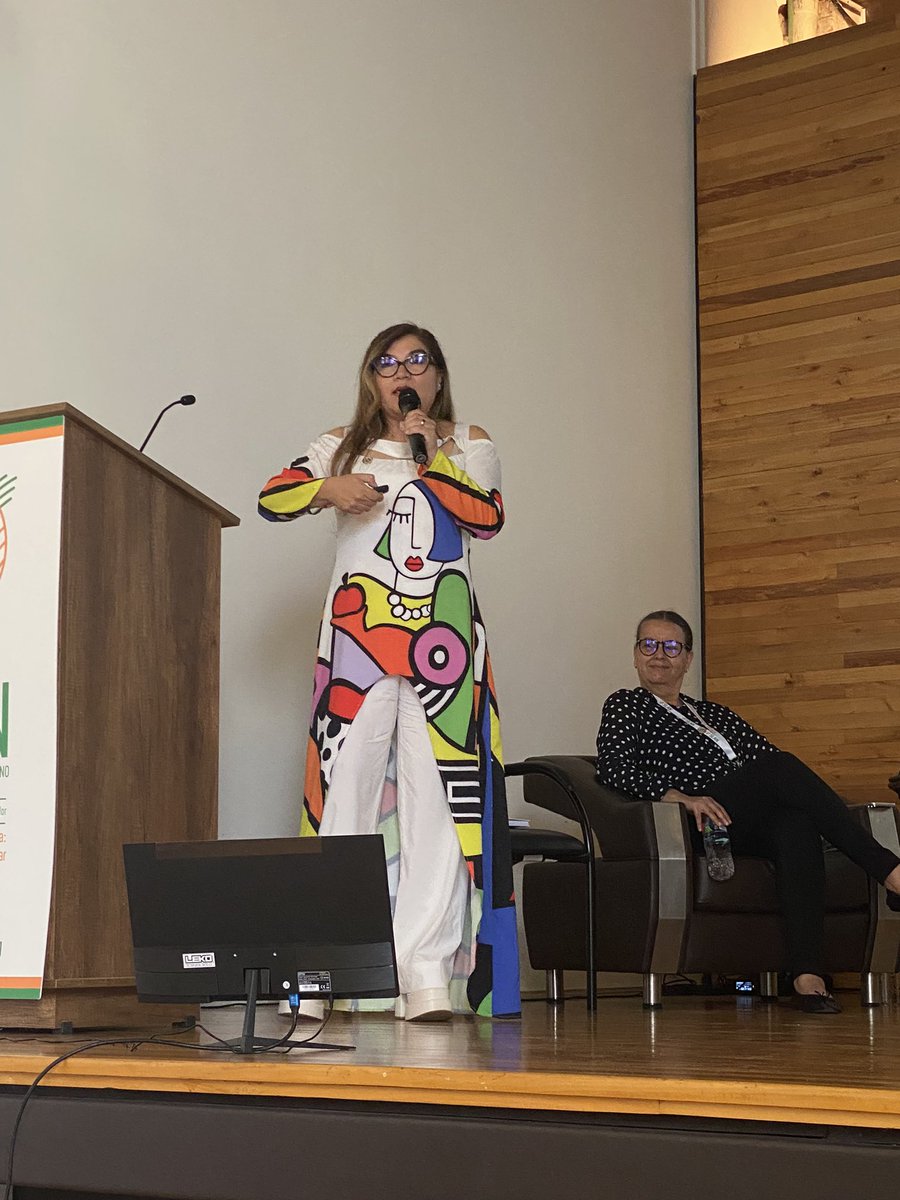 #GuíasAlimentariasMX
La Dra. <a href="/IvonneRamirezS/">Ivonne Ramirez Silva</a>  del <a href="/1CINyS/">CINyS - INSP</a> <a href="/inspmx/">INSP México</a> presentó cómo se hizo la adaptación de las Guías a mujeres embarazadas y lactantes
#SLAN2023 <a href="/slanoficial/">SLAN Internacional</a>