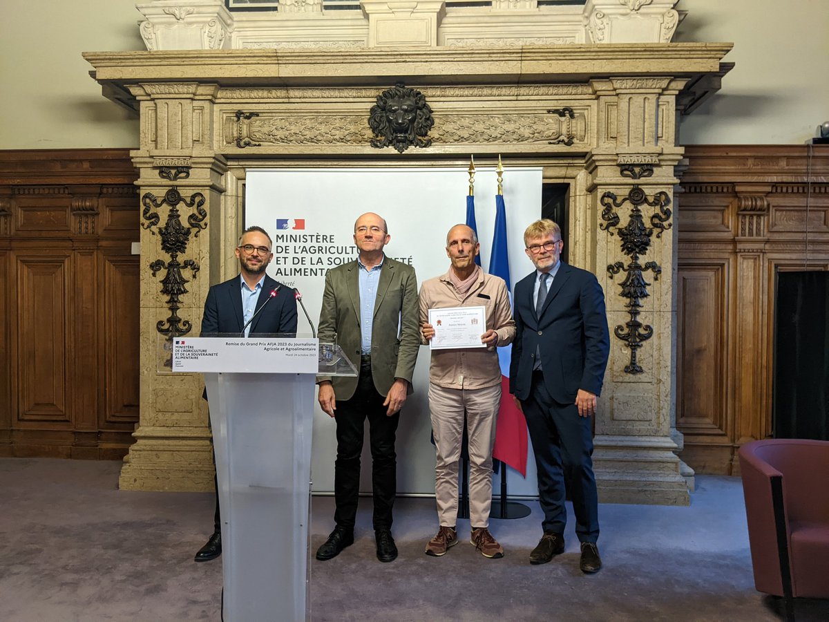 Grand prix AFJA Mention spéciale : <a href="/PatriceMoyon/">Patrice Moyon</a> <a href="/OuestFrance/">Ouest-France</a>, pour son enquête L'année cataclysmique de l'agriculture ukrainienne parue dans Ouest-France le 31/12/2022
ouest-france.fr/monde/guerre-e…. <a href="/ACahuzac/">Adrien Cahuzac</a> <a href="/YvonHerry/">Yvon Herry</a> <a href="/MFesneau/">Marc Fesneau</a>