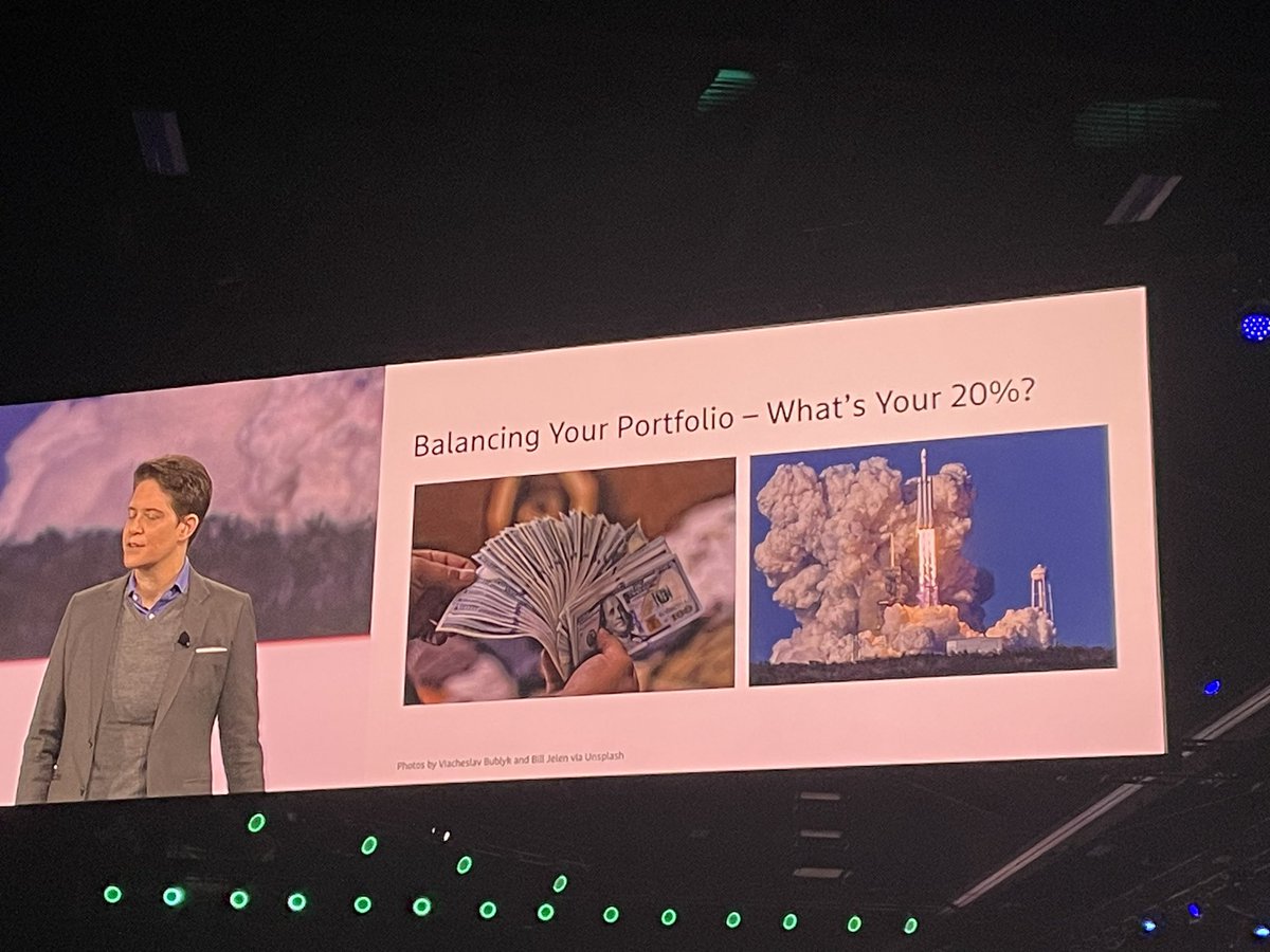 CarrieBarnesT3's tweet image. Connected with visionary Doris Clark, author of “The Long Game”. 📚 Diving deep into strategic insights, always pushing the envelope with #TeslaTimeTravels. When you’re shaping the future, every conversation counts. Lead with knowledge. #Enriched #BigWishEnergy