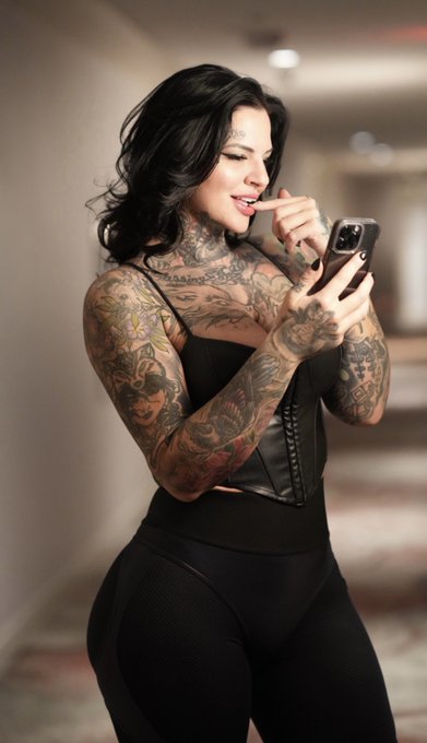 When you get &ldquo;THAT&rdquo; kind of text 😈 https://t.co/OwCKmCgESV