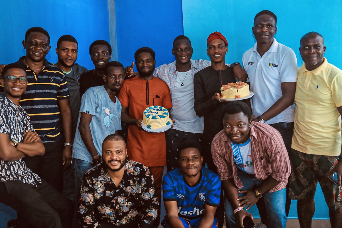 official_micolo's tweet photo. Banter, drama, bragging rights, downpour 🌧 and cakes 🎂

The @RemoStarsSC vs @SportingLagos SOUTH-WE(S)T DERBY definitely lived up to expectations ⚽

New Match-day Vlog out; The most fun one yet 🥳 - https://t.co/4GgeL1Okfy

#SWDerby #NPFL24 #REMSPO #NPFL https://t.co/PGS1aPWOH8
