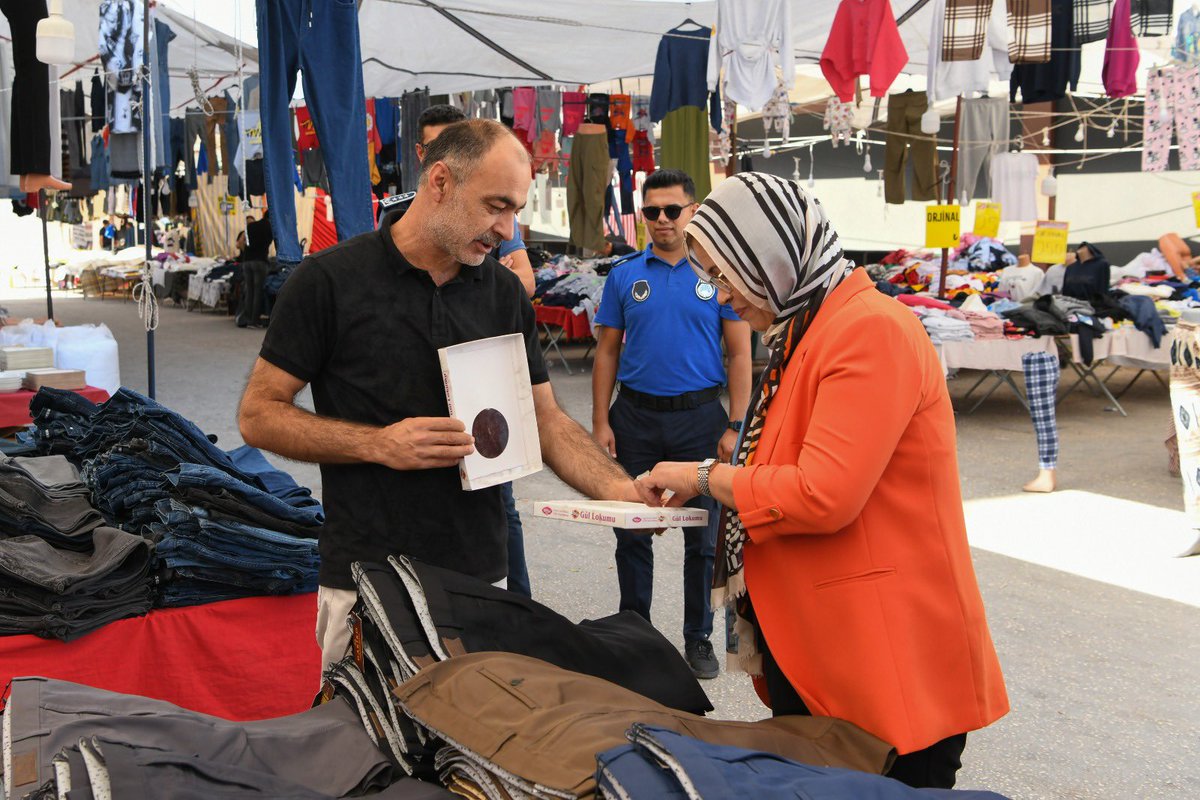 GulsumCengizz's tweet photo. 4. Demre Kekova Festivali kapsamında kurulan ve festivalimize kültürel bir renk katan panayır alanını gezerek; tezgah açan esnaflarımıza kolaylıklar diledik.
#demre #demrekekovafestivali #demrefest https://t.co/aBY8hHpoWf