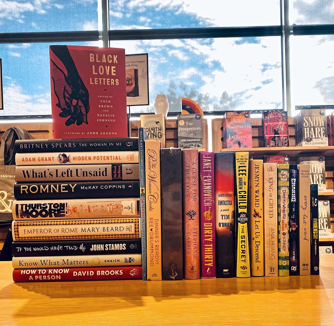 📚 New Release Tuesday!!! 📚

What are you reading first?? (We're starting with Britney Spears!)

📸 @bnriverheadny 

#newreleasetuesday #newstore #bookstoresofinstagram #longisland #bridgehamptoncommons #Bridgehampton #hamptons