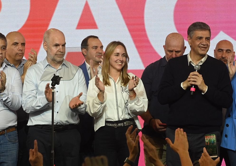 ¡VAMOS POR MÁS! Felicitaciones @jorgemacri y @claramuzzio, oficialmente los próximos Jefe y Vicejefa de Gobierno de la Ciudad. Emociona ver cómo este equipo de millones de vecinos sigue apostando por la transformación, por el gobierno cercano y transparente. Son muchos años de…