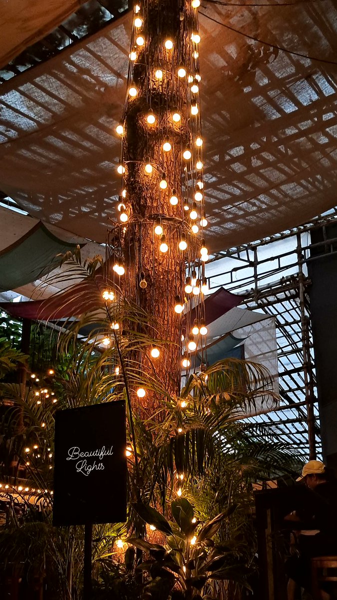 _its_sane's tweet photo. Beautiful cafe's but no one to go with.. https://t.co/GTg7WXNo3v