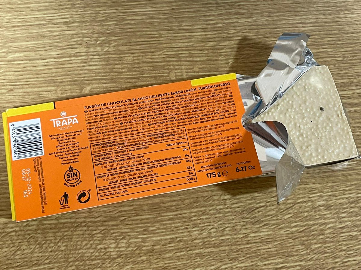 sgisabel's tweet photo. Atención amigos, este año los turrones de @chocolatestrapa llegan con extra de proteína. ¿Les importa? No creo, pasan bastante de los mensajes mandados a través de su web. https://t.co/D3sQM0aRLE