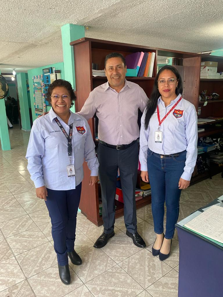 SrebTexcoco's tweet photo. #Texcoco
Asistencia del Mtro. Gastón Moreno Solís, a la Segunda Sesión de Consejo Técnico con Supervisores Escolares. Agradecemos al Profr. Nicolás Martínez, Supervisor de la Zona #P165, por brindar las facilidades para llevar a cabo dicha actividad.
@DCREB_ 
@gastonm100x100 https://t.co/B7coLhERLi