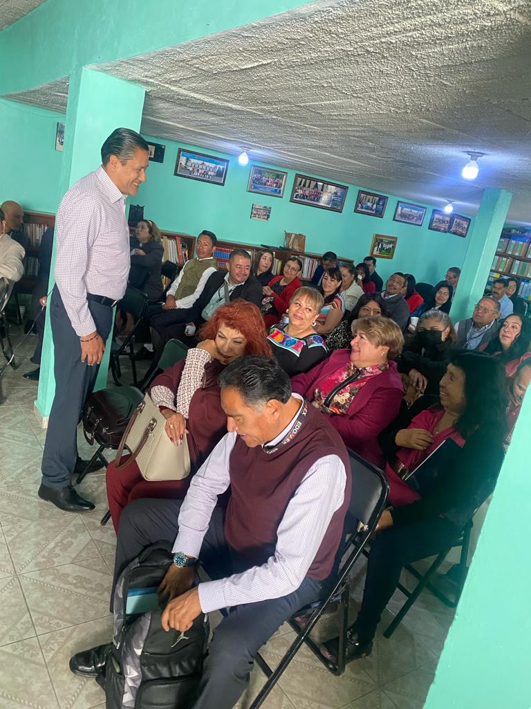 SrebTexcoco's tweet photo. #Texcoco
Asistencia del Mtro. Gastón Moreno Solís, a la Segunda Sesión de Consejo Técnico con Supervisores Escolares. Agradecemos al Profr. Nicolás Martínez, Supervisor de la Zona #P165, por brindar las facilidades para llevar a cabo dicha actividad.
@DCREB_ 
@gastonm100x100 https://t.co/B7coLhERLi